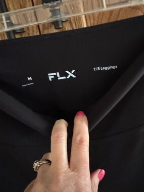 FLX Black 7/8 Leggings - Medium